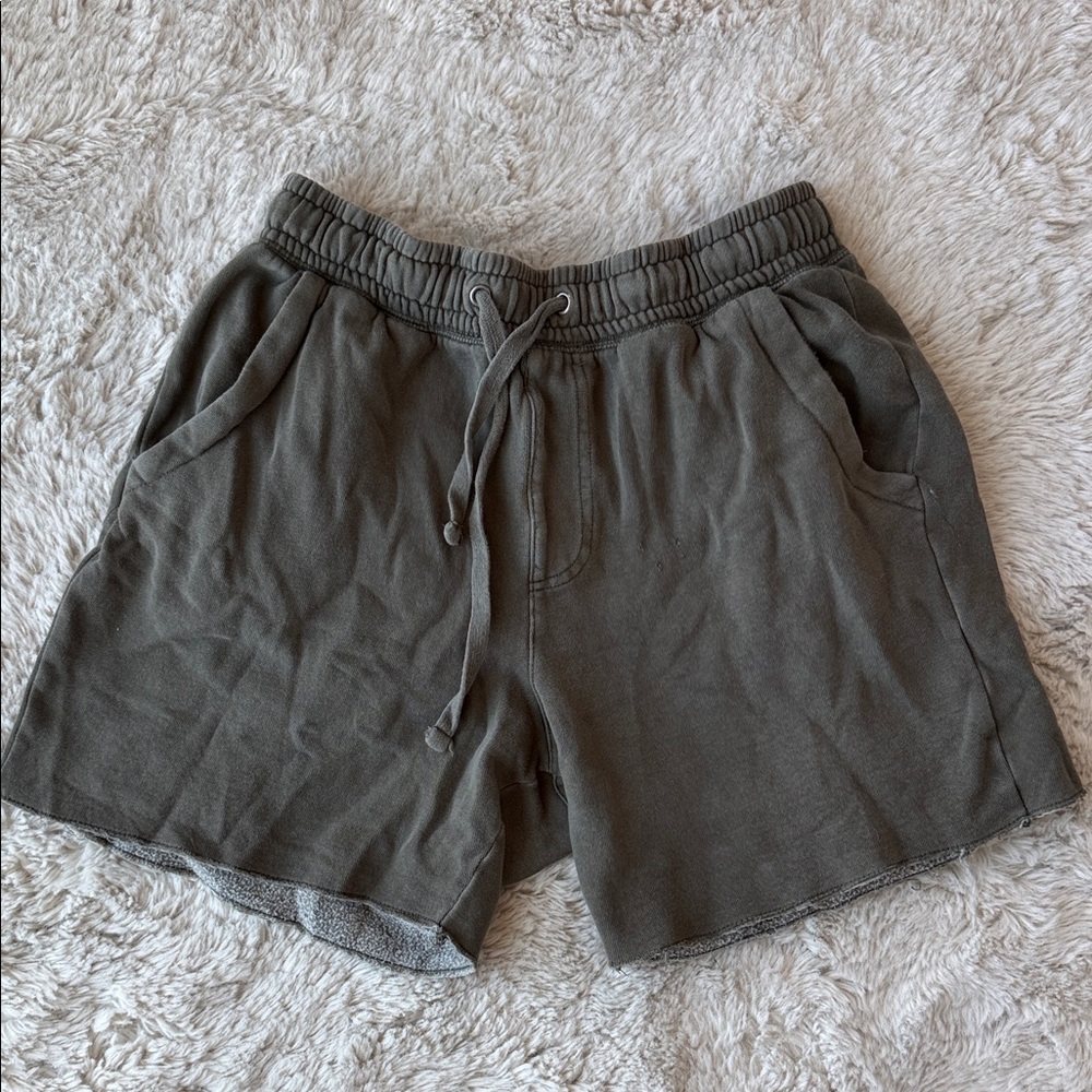 Men's Elastic Waist Athletic Shorts in Olive
